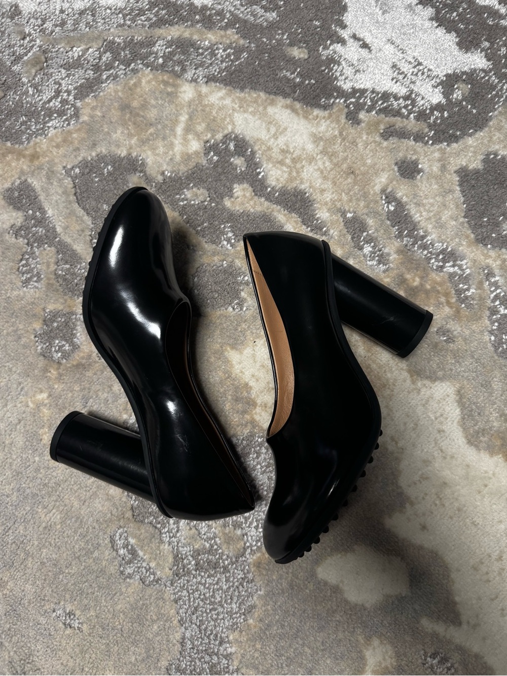 Bottega Veneta Black Patent Rounded Block Heel Pumps - Picture 3 of 5